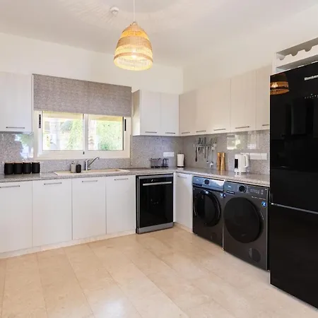 Luxury Seaview Pool Jacuzzi Sauna 레메소스